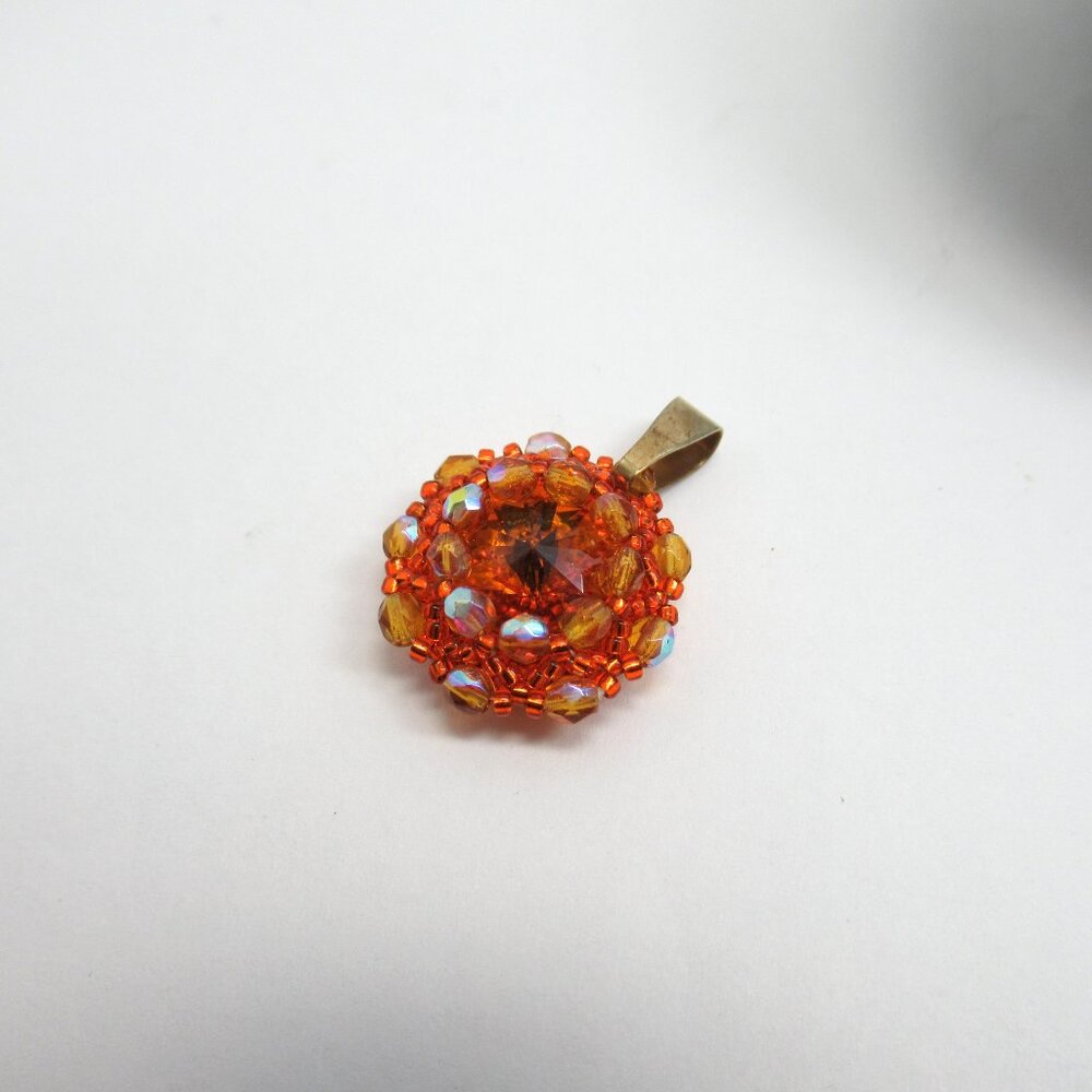 Hand Woven Rivoli pendant - Picture 9 of 12